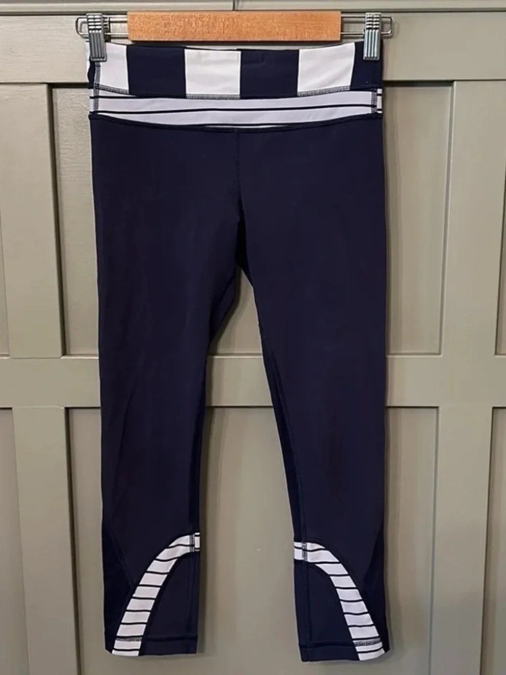 Lululemon Run Inspire Crop II Deep Indigo / Wide Bold Stripe Leggings Size 4